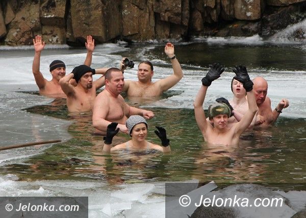 Region: Na 20–lecie przesieckich morsów kąpiel przy Wodospadzie Podgórnej