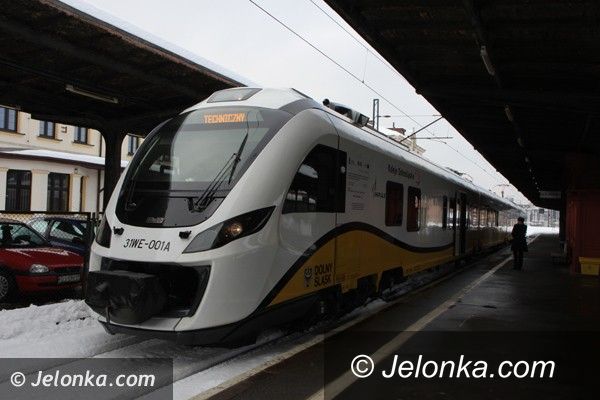 Jelenia Góra: Ferrari wśród pociągów zajechało na stację PKP w Jeleniej Górze