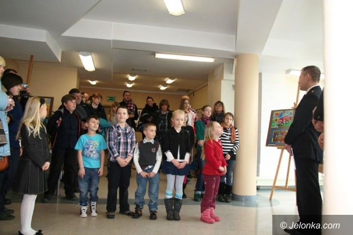 Jelenia Góra/region: Rozdali nagrody w konkursie plastycznym  straży pożarnej