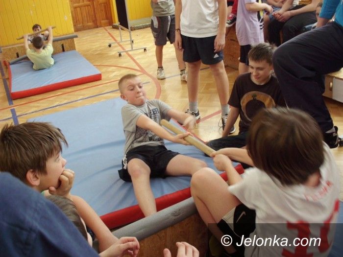 Jelenia Góra: MasWrestling w Szkole Podstawowej nr 8