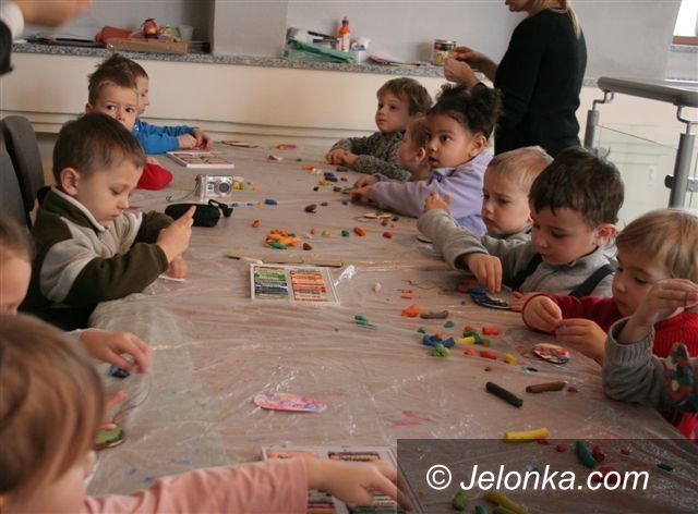 Region: Dzieci zrobiły w Karpaczu piękne pisanki–naklejanki