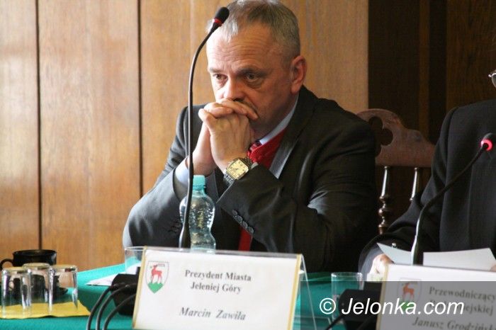 Jelenia Góra: Bezrobotni chcą odwołać prezydenta i radę miasta. Podają 24 powody