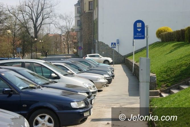 Jelenia Góra: Jeleniogórzanie strefę parkowania mają w… poważaniu
