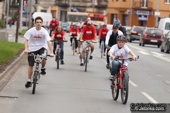 Jelenia Góra: Biało–czerwona parada na rowerach – w świetnych humorach