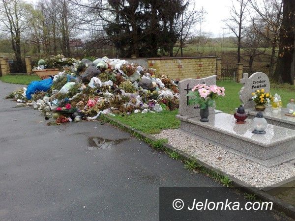 Jelenia Góra: Góra śmieci na cmentarzu w Maciejowej