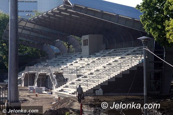 Jelenia Góra: Zatrudnieni na budowie stadionu bez wypłat!