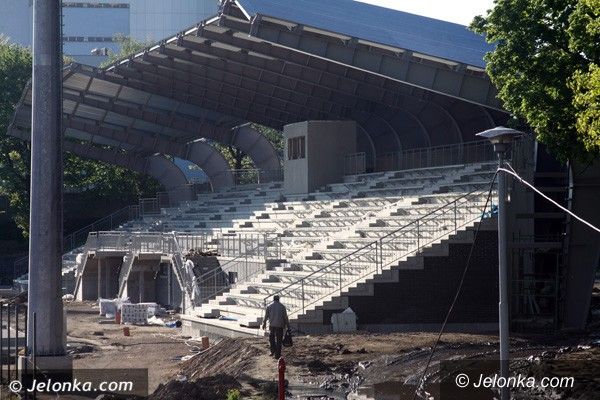 Jelenia Góra: Zatrudnieni na budowie stadionu bez wypłat!