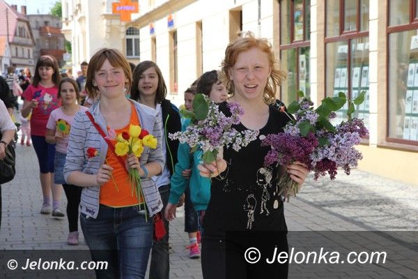 Jelenia Góra: W Dzień Dobrego Uczynku kwiaty dla ciepliczan i gości!