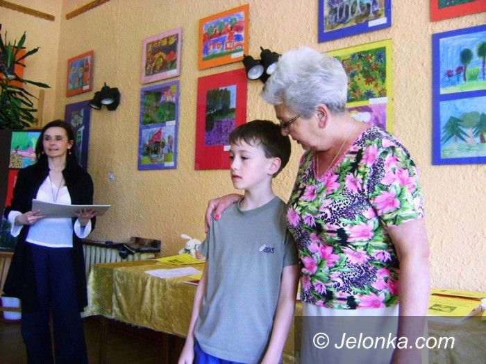 Jelenia Góra: Młodzi artyści odebrali w MDK nagrody za wiosenne obrazki