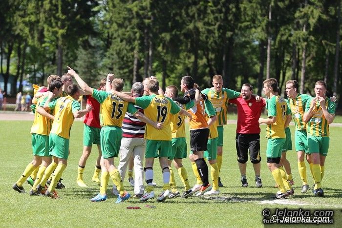 IV-liga piłkarska: Główkami wypunktowali Karkonosze