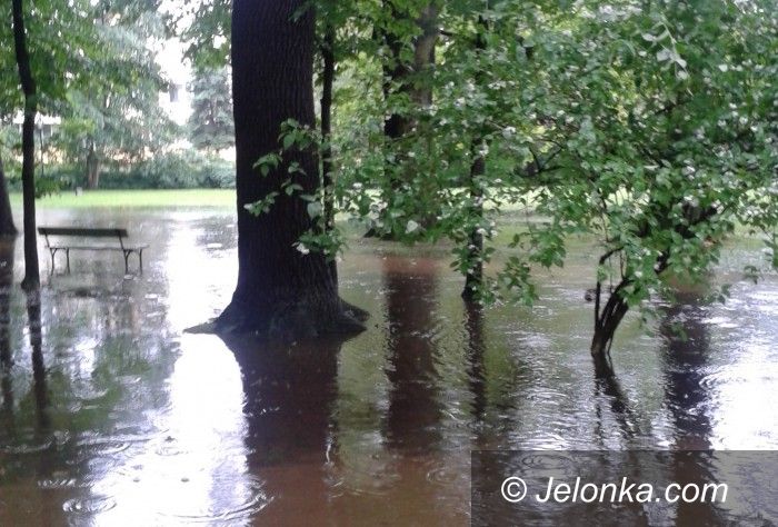 Jelenia Góra: Park Zdrojowy po deszczu zamienił się w jezioro!