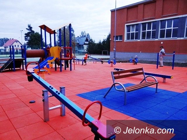 Jelenia Góra: Kolejne dwa place zabaw dla szkół
