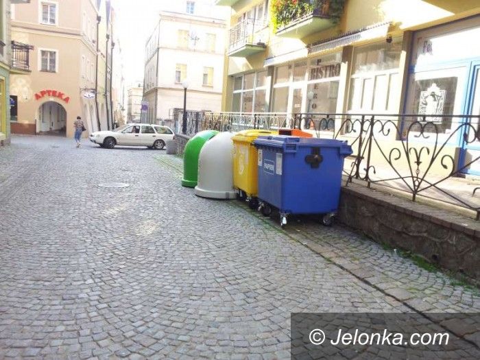 Jelenia Góra: Czytelnik: Pojemniki na śmieci straszą w centrum
