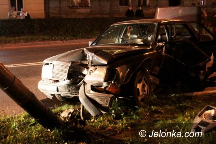 Jelenia Góra: Zderzenie mercedesa z autem policyjnym