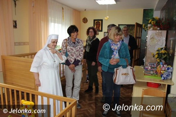 Powiat: Niemieccy pedagodzy odwiedzili DPS w Szklarskiej Porębie