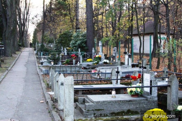 Jelenia Góra: MPGK: Śmieci z cmentarzy usuwamy na bieżąco