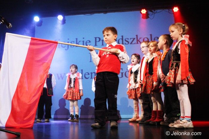 Jelenia Góra: Przedszkolaki wyśpiewały miłość do ojczyzny