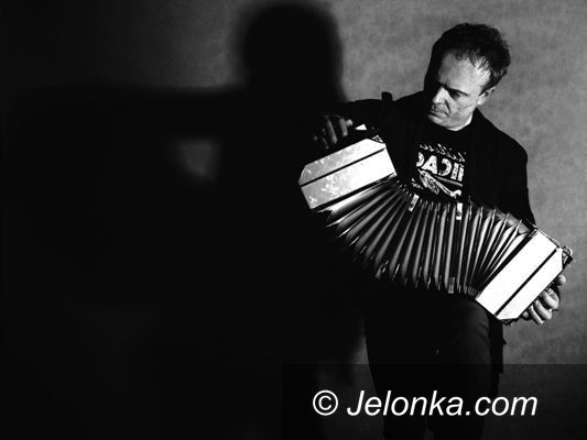 Jelenia Góra: Akordeonista Wiesław Prządka w Metaforze