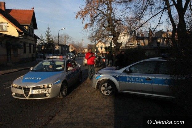 Jelenia Góra-Sobieszów: Radiowóz zderzył się z golfem w Sobieszowie