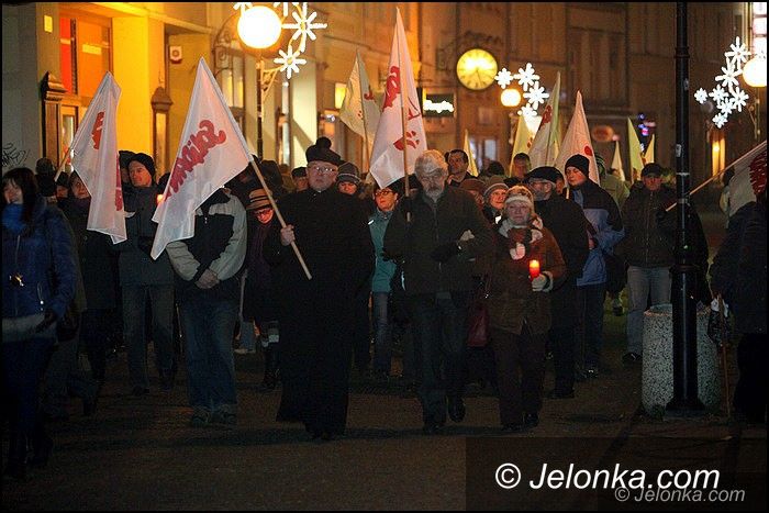 Jelenia Góra: Msza, marsz i znicze – pamięci ofiar grudnia 