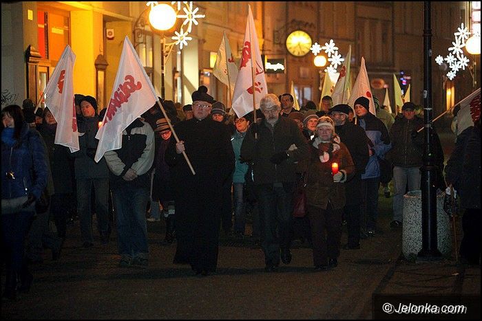 Jelenia Góra: Msza, marsz i znicze – pamięci ofiar grudnia 