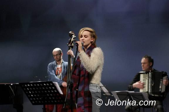 Jelenia Góra: Udany koncert „Gwiazdko – Łasko nie gaśnij” w Teatrze Zdrojowym