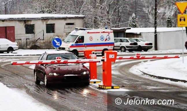 Jelenia Góra: Parking pod szpitalem dla niektórych za złotówkę (Aktualizacja)