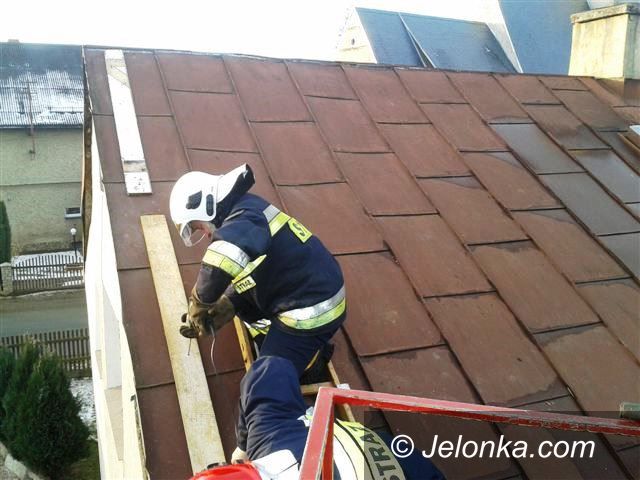 Region: Wichura zniszczyła część dachu w Wojanowie i połamała drzewa