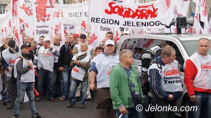 Jelenia Góra/kraj: Solidarnościowcy jadą do Warszawy w obronie Ukrainy