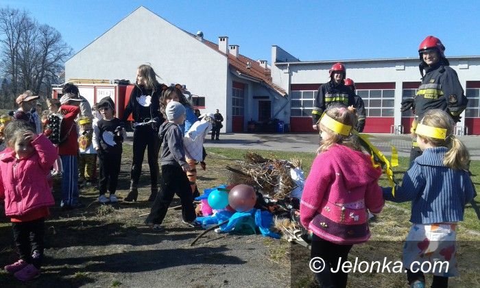 Jelenia Góra: Przedszkolaki z „14” spaliły (ze strażakami) marzannę