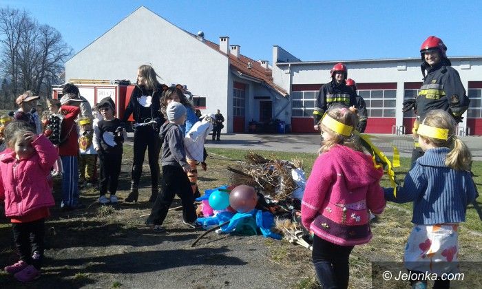 Jelenia Góra: Przedszkolaki z „14” spaliły (ze strażakami) marzannę
