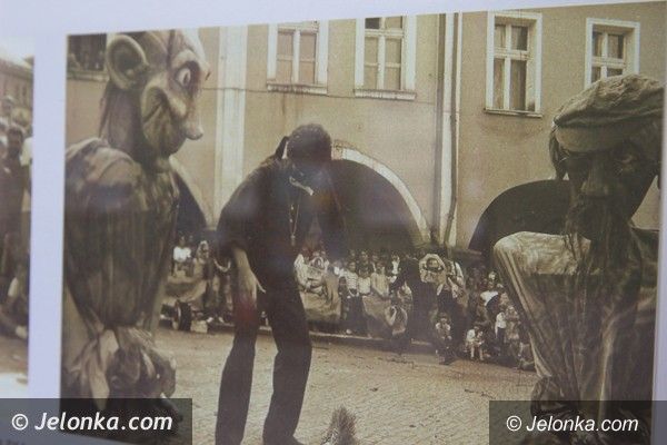 Jelenia Góra: Historia Festiwalu Teatrów Ulicznych w Galerii Mrocznej