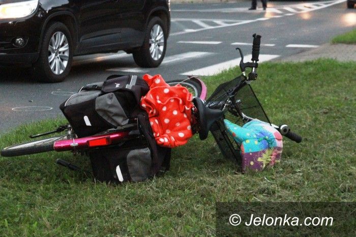 Jelenia Góra: Potrącenie kobiety z dzieckiem na pasach