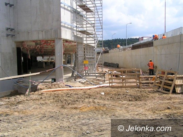 Jelenia Góra: Wznowiono prace przy budowie Galerii Sudeckiej