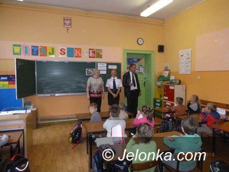 Region: Jeleniogórscy policjanci odwiedzają szkoły