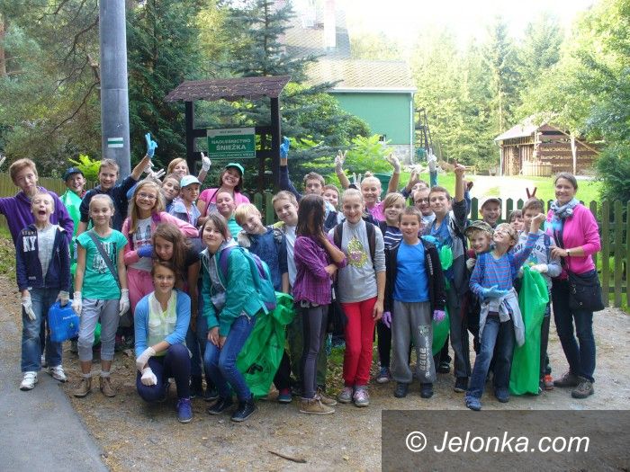 Region: Uczniowie z Janowic Wielkich porządkowali szlaki