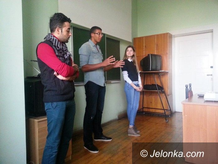 Jelenia Góra: Wizyta studentów z trzech kontynentów w LO