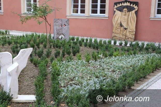 Jelenia Góra: Jedyny wirydarz klasztorny odzyskał  świetność