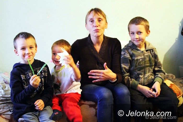 Jelenia Góra: Rodzina z czwórką dzieci w matni długów