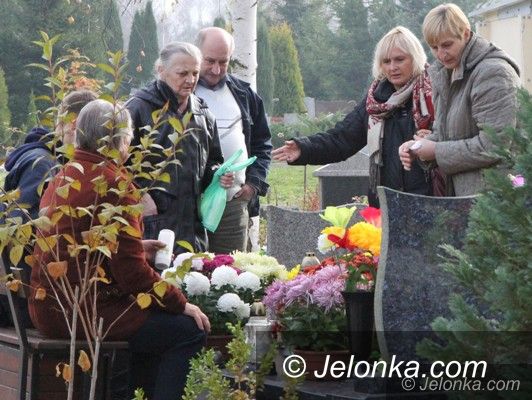 Jelenia Góra: Odwiedzamy groby bliskich 