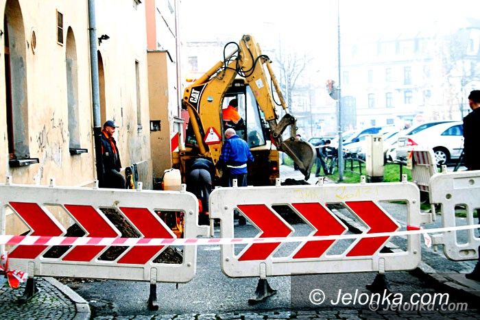 Jelenia Góra: Rozszczelnienie sieci gazowej na Placu Ratuszowym