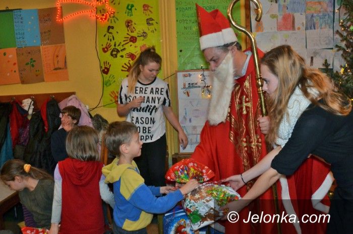 Jelenia Góra: Mikołaj obdarował dzieci z cieplickiej świetlicy