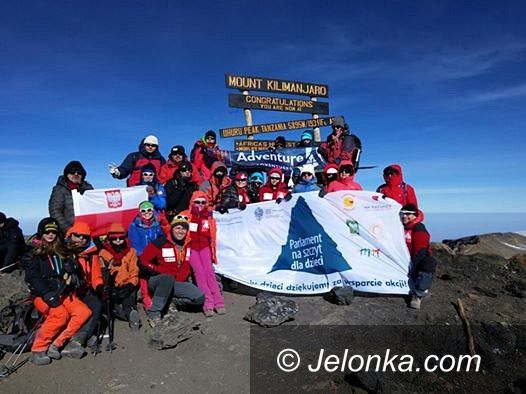Polska: Parlamentarzyści zdobyli Kilimandżaro dla chorych dzieci