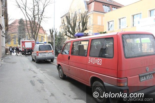 Jelenia Góra: Wyciek gazu w szkole – ok. 500 osób ewakuowano!