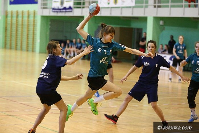 Jelenia Góra: KPR udzielił lekcji handballu ekipie z Oławy