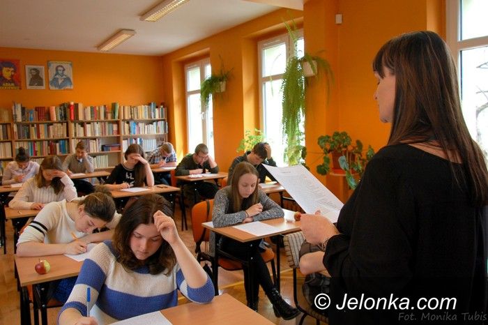Jelenia Góra: Licealiści „Norwida” uczyli gimnazjalistów ortografii