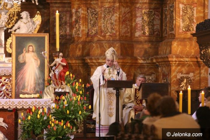 Jelenia Góra: Biskup odprawił mszę w intencji ofiar smoleńskich