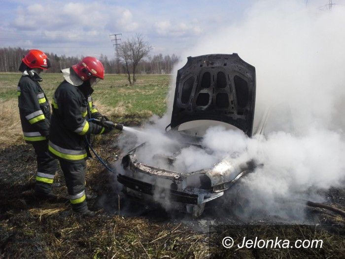 Jelenia Góra: Płonął samochód z miedzianymi kablami