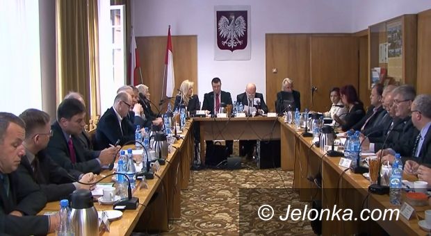 Jelenia Góra: Absolutoryjna Sesja Rady Powiatu– NA ŻYWO