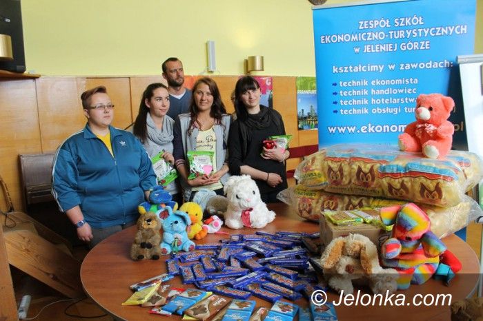 Jelenia Góra: Prezenty dla chorych dzieci od uczniów Ekonoma
